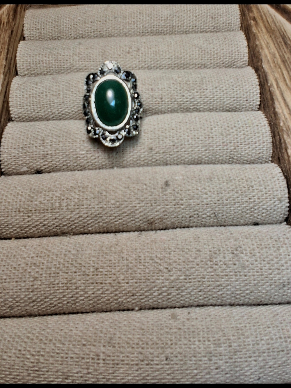Vintage-Inspired Green Stone Statement Ring Ajustable Band